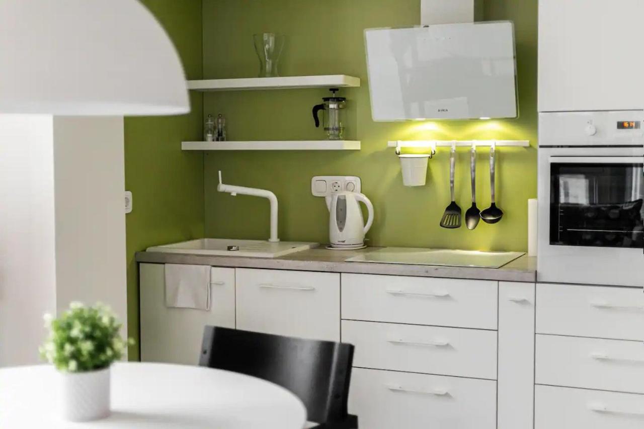 Happy Inn Vip, Self Check-In-24X7, A-C, Parking-In-The-Underground-Garage VNO Eksteriør billede