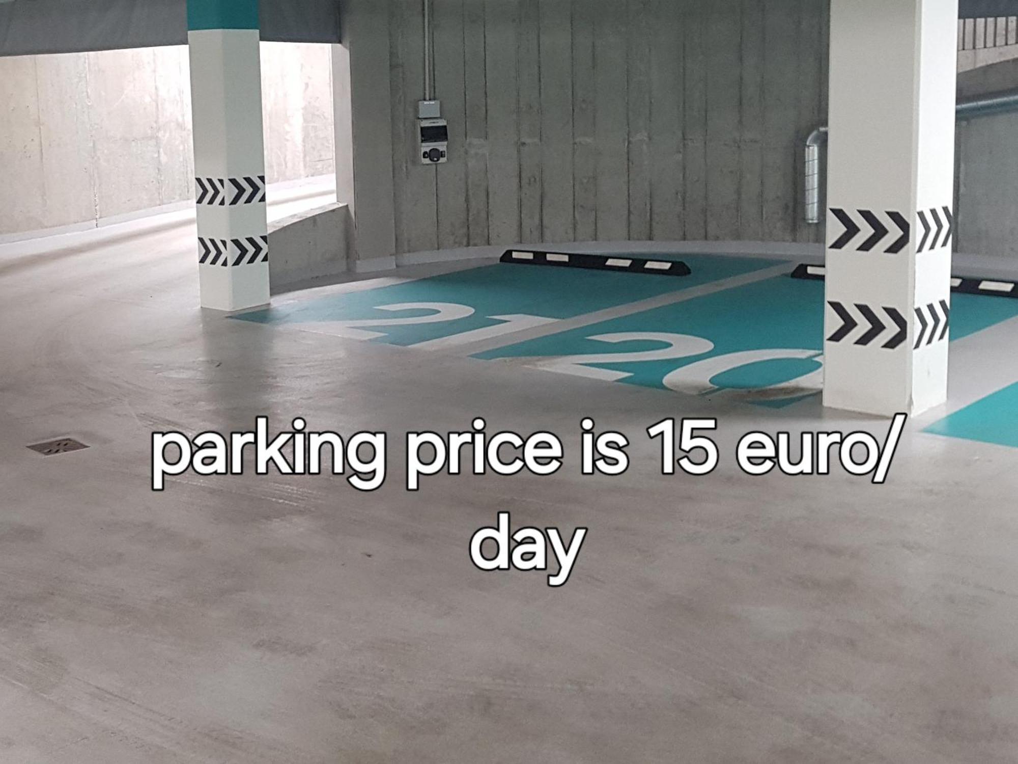 Happy Inn Vip, Self Check-In-24X7, A-C, Parking-In-The-Underground-Garage VNO Eksteriør billede